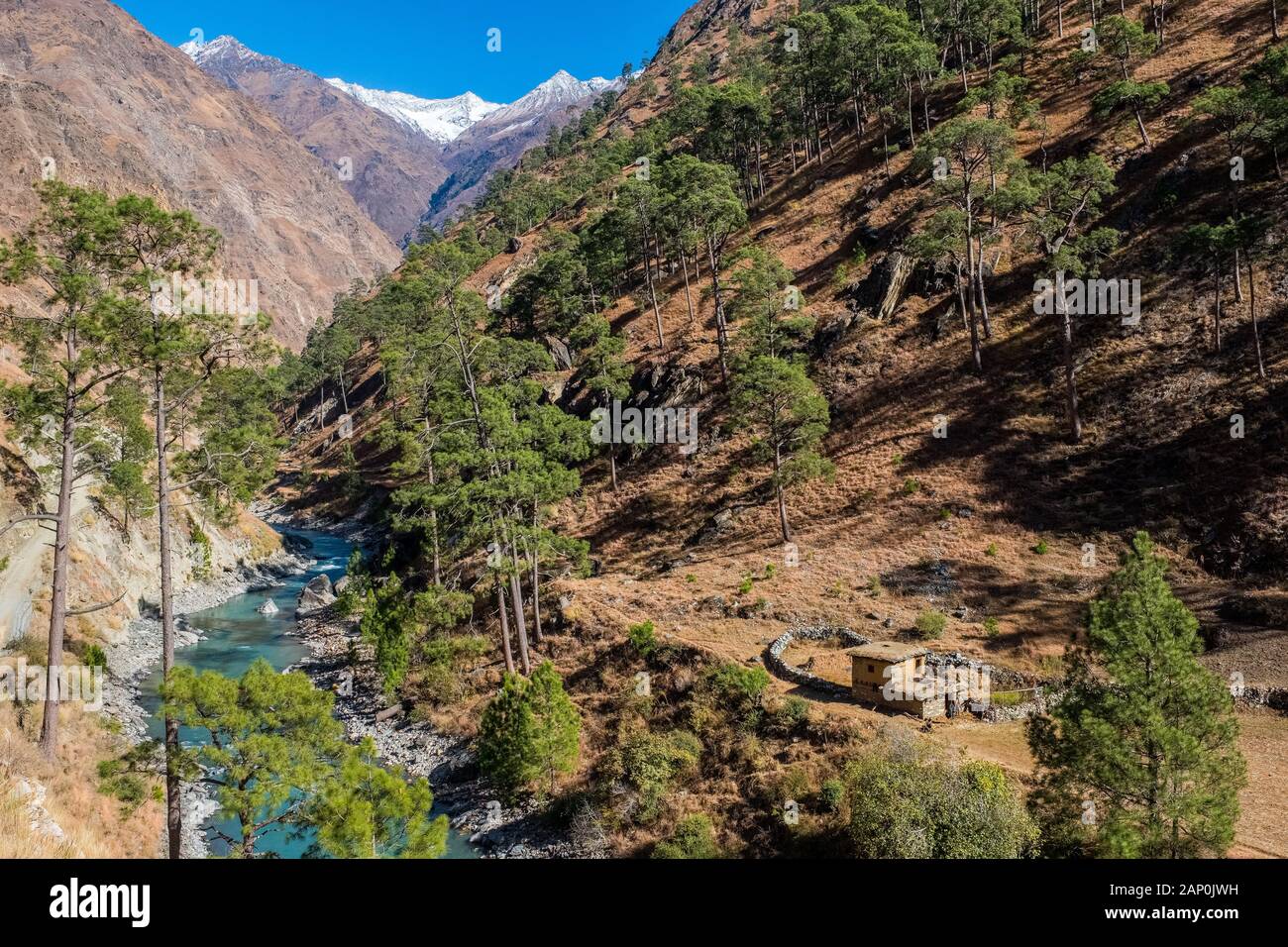 Une gorge de rivière dans la région Himalaya de Dolpo, au Népal sur le thelower Dolpo Trek Banque D'Images