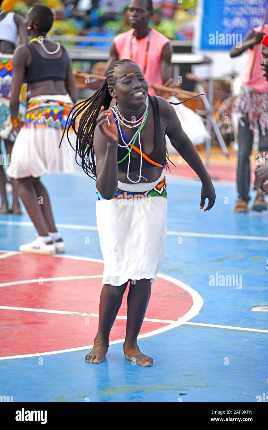 Les membres d'un groupe de danse et musique Schilluk au Orupaap Nature Arts Festival, enregistré le 7 décembre 2019. Le Orupaap Cultural Foundation, qui a été fondée en 1987, s'est fixé pour objectif d'initier les jeunes, en particulier dans le sud du Soudan, à la diversité de la danse, le chant et la musique traditionnelle en tant que formes d'expression de l'identité sud-soudanais, afin de préserver la diversité de la culture sud-soudanais et de la diversité culturelle par l'échange et de rencontres interethniques à souligner en tant qu'élément de fixation dans le sud du Soudan. Photo : Matthias Todt/dpa-Zentralbild/ZB/Pict Banque D'Images