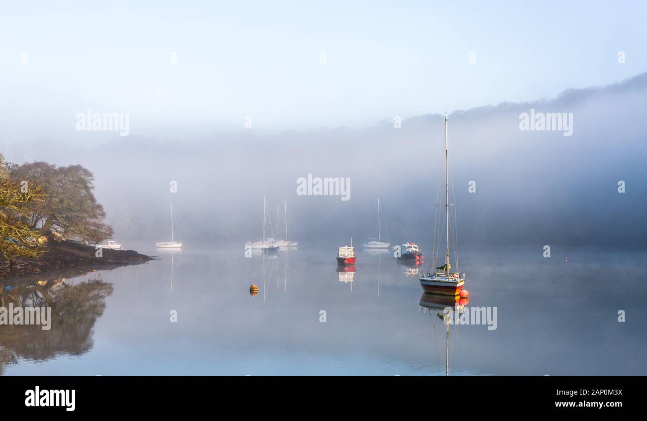 Drake's Pool, Crosshaven, co Cork, Irlande. Le 20 janvier, 2020.bateaux amarrés sur un brouillard calme matin de janvier dans la région de Drake's Pool, Crosshaven, co Cork, Irlande. - Crédit ; David Creedon / Alamy Live News Banque D'Images