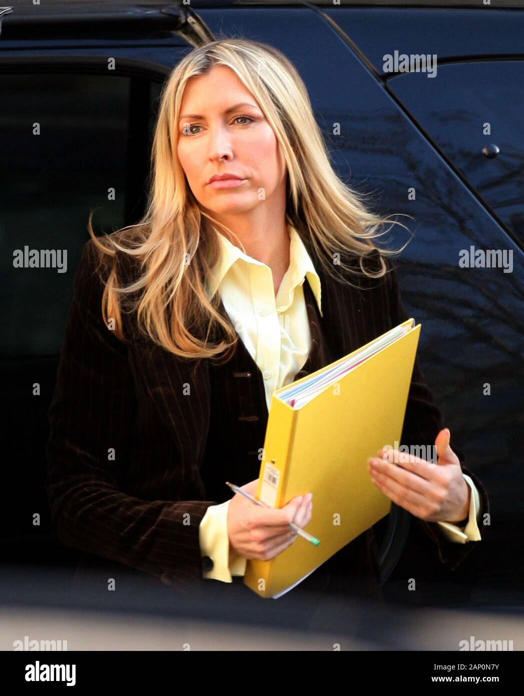 Heather Mills de quitter la haute cour de Londres le deuxième jour de l'audience de son divorce, Sir Paul McCartney en 2008. Banque D'Images