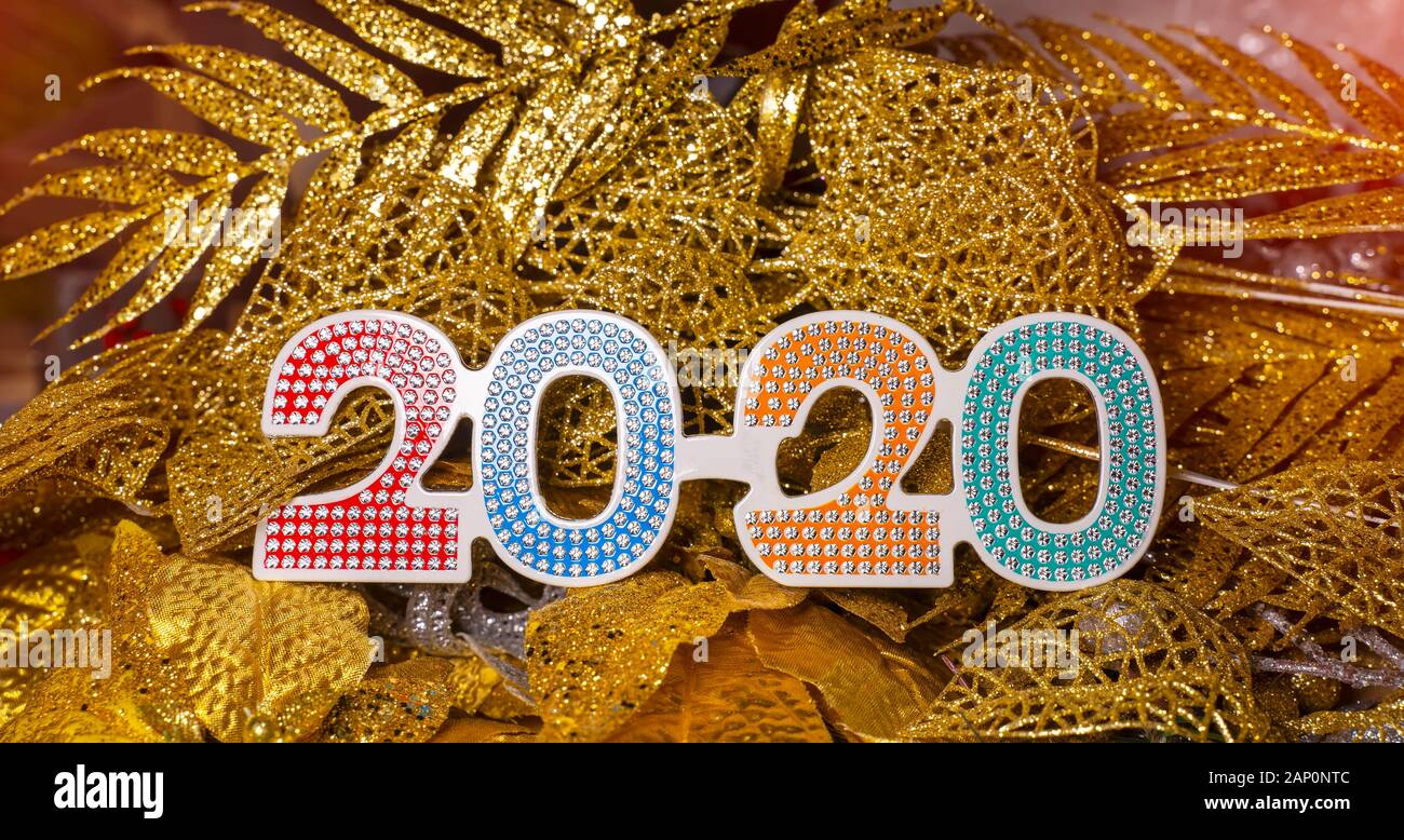 2020 texte avec les lunettes pour le Nouvel An Saint Sylvestre Banque D'Images