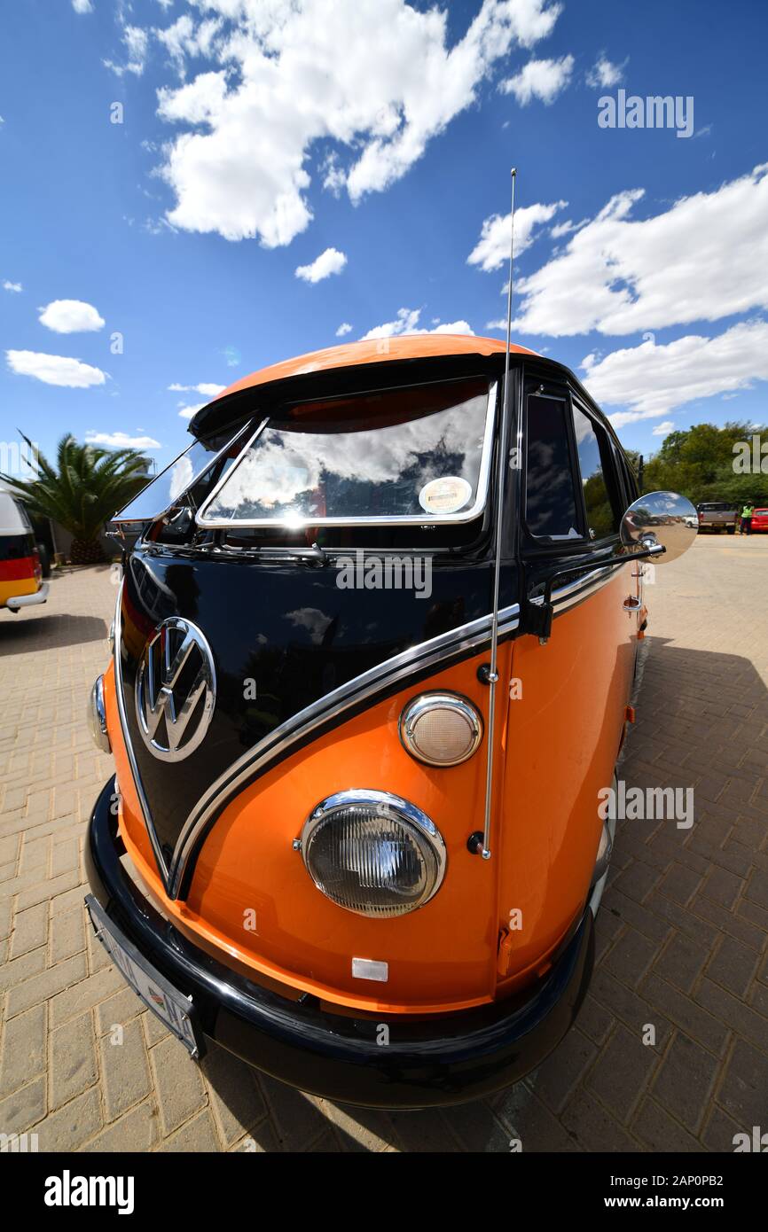 Windhoek, Namibie. 09Th Mar, 2019. Minibus Volkswagen T1 à une voiture classique réunion en Namibie, prise le 09.03.2019. Cette série a été produite dans les années 1950-1967 comme un minibus, 135 et la plate-forme camion, le pare-brise divisé et le grand emblème VW sont caractéristiques de cette série. Credit : Matthias Toedt/dpa-Zentralbild/ZB/Photo Alliance | utilisée dans le monde entier/dpa/Alamy Live News Banque D'Images