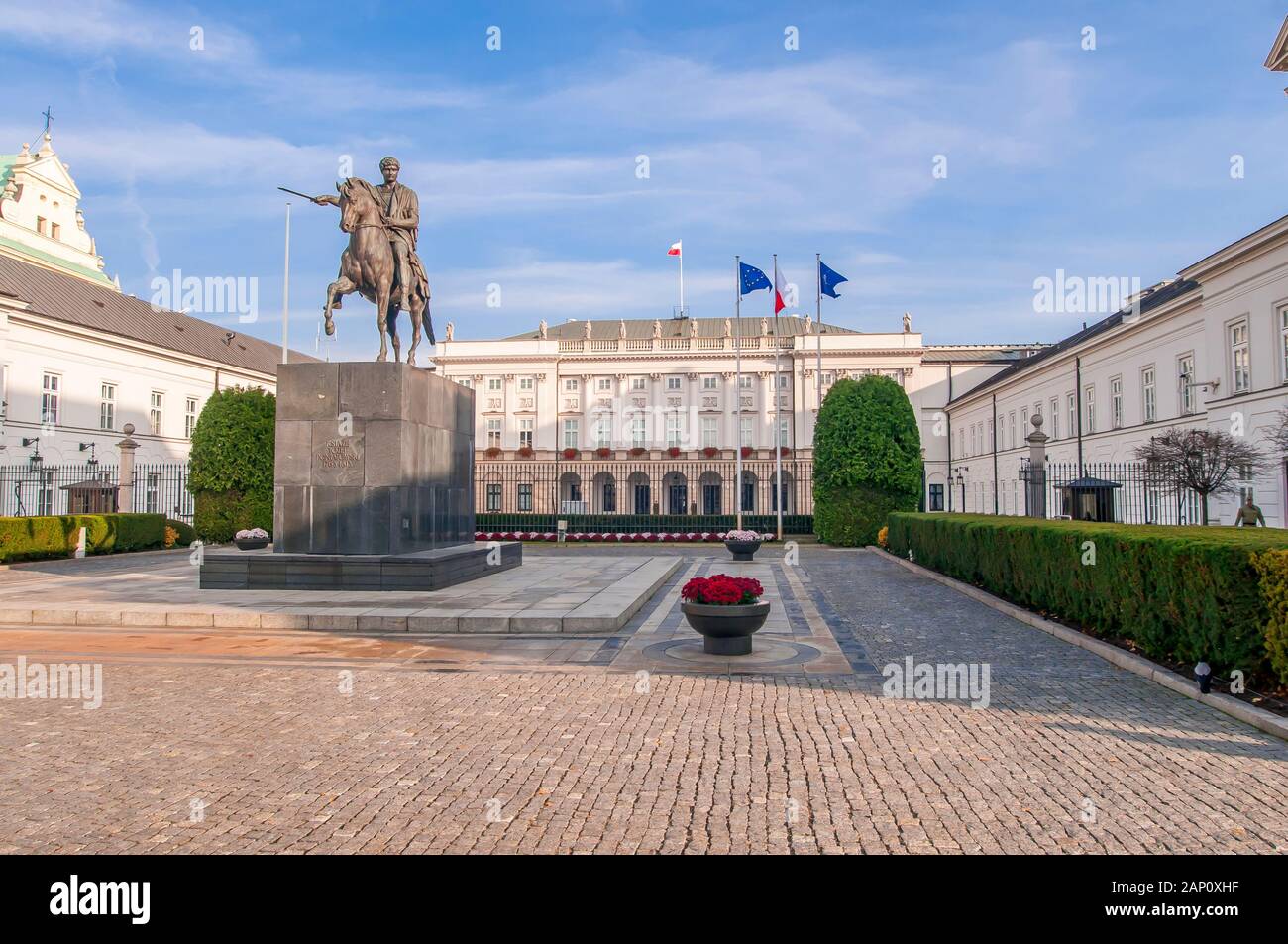 Palais présidentiel et Monument de Jozef Poniatowski à Varsovie Banque D'Images