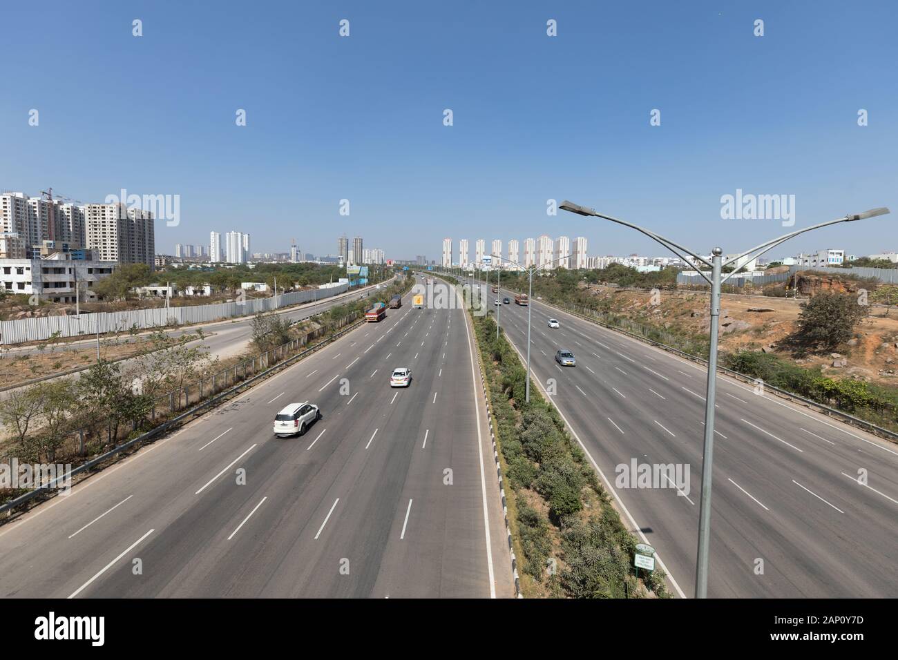 Hyderabad, Inde. 14 janvier, 2020 Nehru Outer Ring Road est un kilomètre 158, 8 voies de l'autoroute périphérique encerclant la capitale Hyderabad de Te Banque D'Images