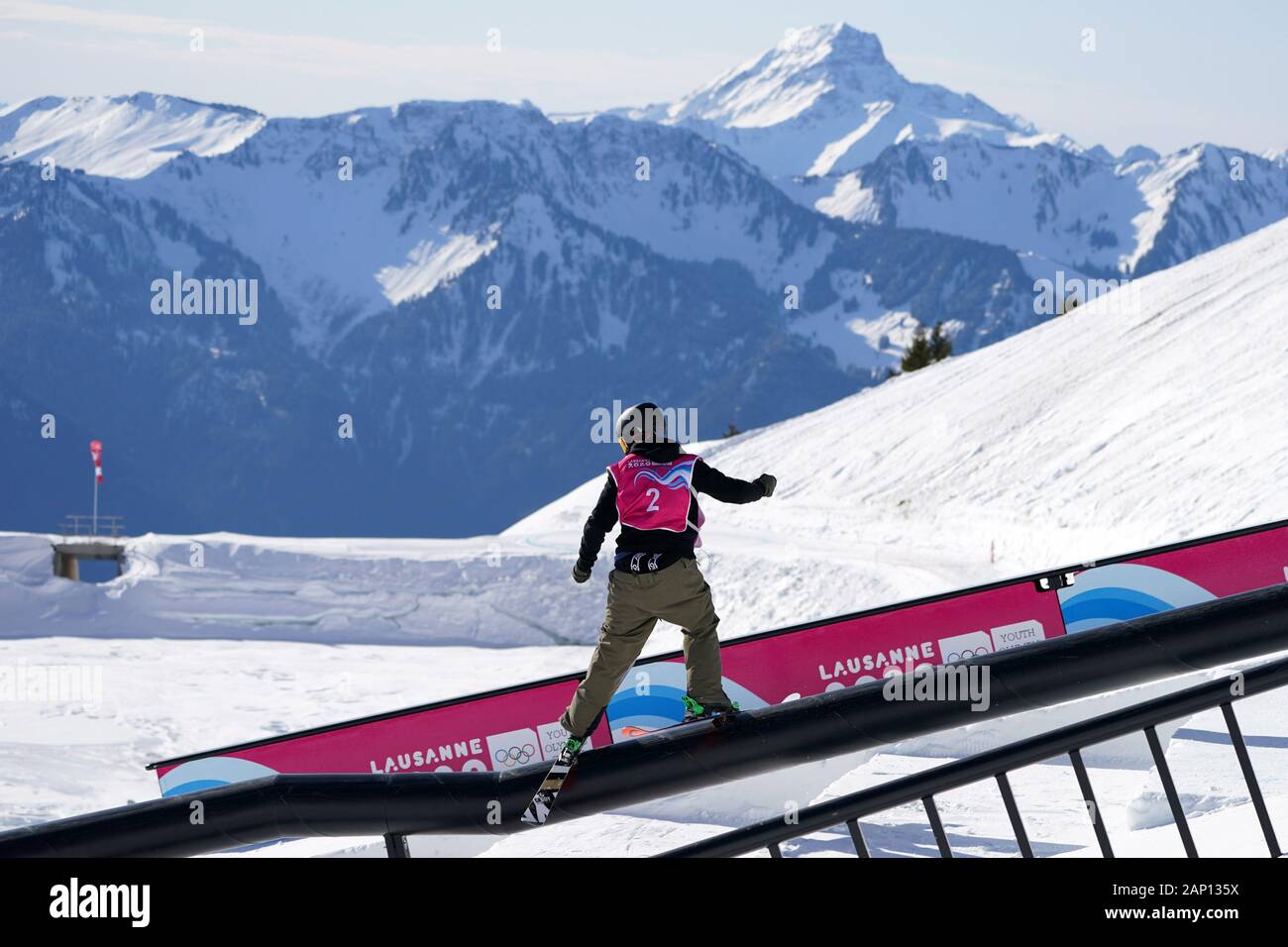 Leysin, Suisse. 20 Jan, 2020. Melvin Moren de Suède en compétition lors de la finale de Slopestyle Freeski Hommes du ski acrobatique à la 3e Jeux Olympiques de la jeunesse d'hiver à Leysin, Suisse, le 20 janvier 2020. Credit : Wang Jianwei/Xinhua/Alamy Live News Banque D'Images