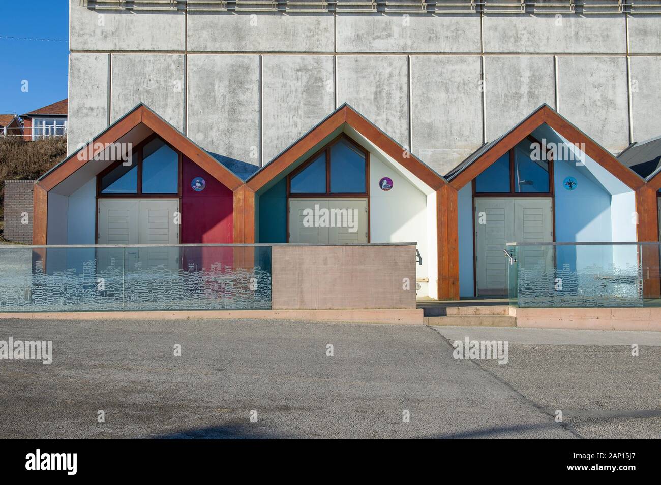 Cabines de plage moderne le long de la promenade de Bridlington, East Yorkshire Banque D'Images