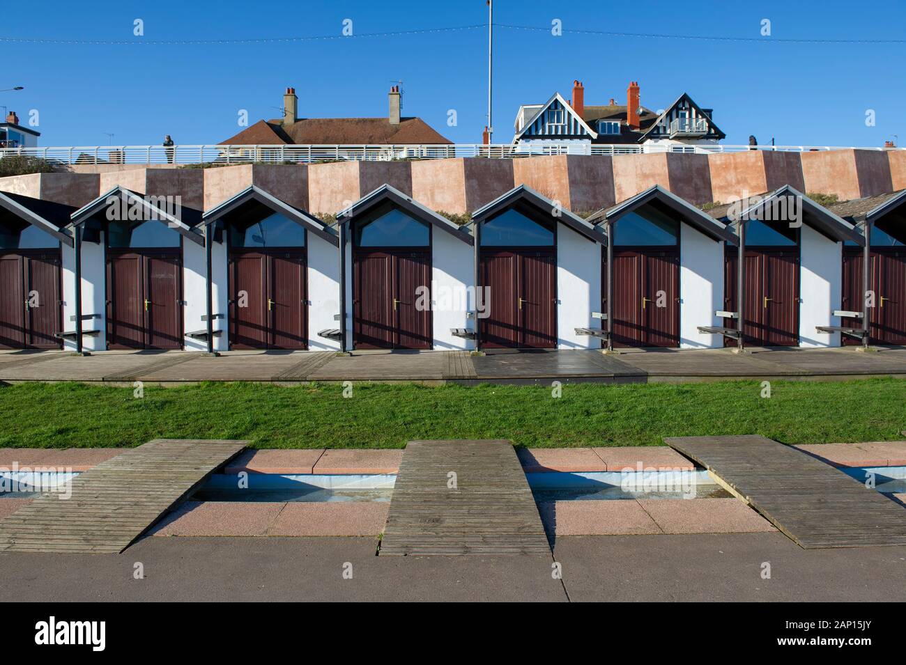 Cabines de plage traditionnel le long de la promenade de Bridlington, East Yorkshire Banque D'Images