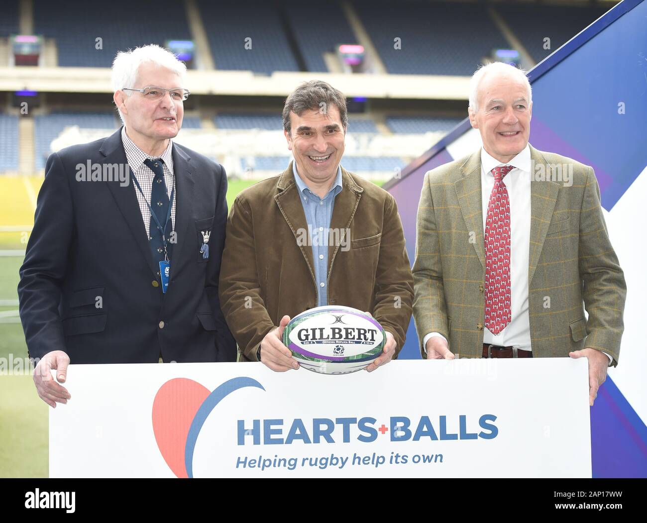 .Stade de Murrayfield, Edinburgh, Ecosse, Royaume-Uni. 20 Jan, 2020. Ancien Grand Chelem Rugby Ecosse Gagnants Iwan Tukalo (C) 1990. Le Calder & Fnlay Twins (L) 1990 & Jim 1984 contribuer à la promotion de la charité pour balles de coeurs -anciens joueurs . Crédit : eric mccowat/Alamy Live News Banque D'Images