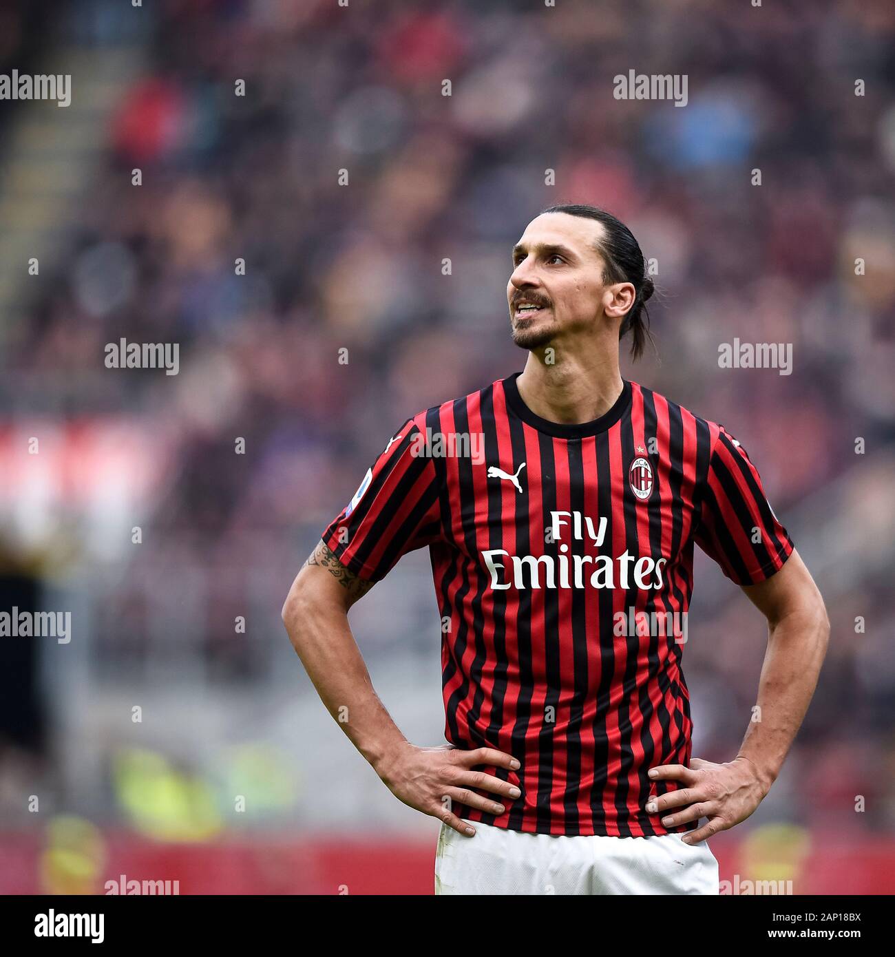 Milan, Italie - 19 janvier, 2020 : Zlatan Ibrahimovic de l'AC Milan a l'air sur la série pendant un match de football entre l'AC Milan et l'Udinese Calcio. L'AC Milan a gagné 3-2 à l'Udinese Calcio. Credit : Nicolò Campo/Alamy Live News Banque D'Images