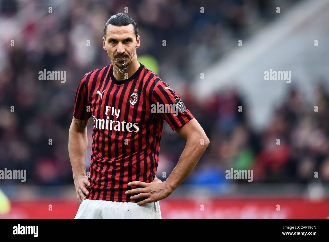 Milan, Italie - 19 janvier, 2020 : Zlatan Ibrahimovic de l'AC Milan crache au cours de la serie d'un match de football entre l'AC Milan et l'Udinese Calcio. L'AC Milan a gagné 3-2 à l'Udinese Calcio. Credit : Nicolò Campo/Alamy Live News Banque D'Images