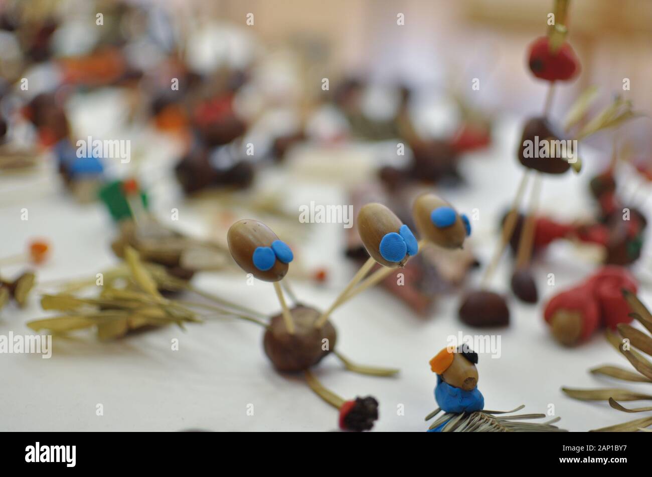 Pour l'artisanat faits de matériaux naturels, master classe pour enfants Banque D'Images