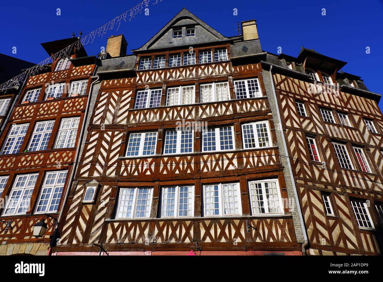 RENNES, FRANCE -28 DEC 2019- médiévale colorée de style Normandie ...