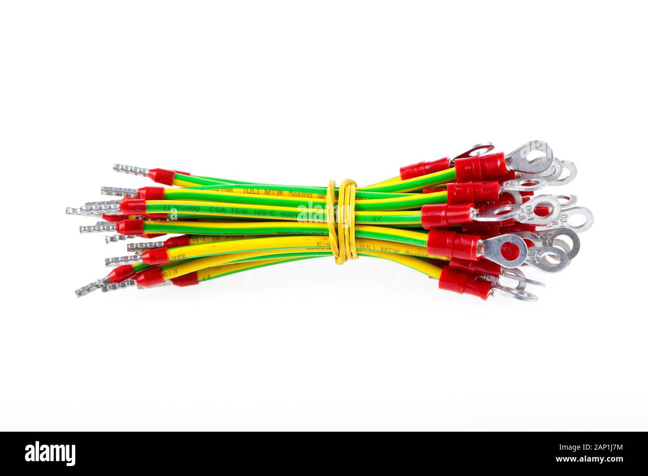 Une bande de couleur jaune-vert avec les fils, contacts préfabriqué câble de mise à la terre ou le fil Banque D'Images