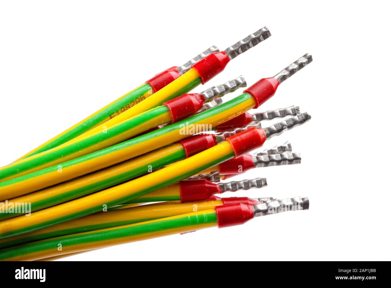 Une bande de couleur jaune-vert avec les fils, contacts préfabriqué câble de mise à la terre ou le fil Banque D'Images