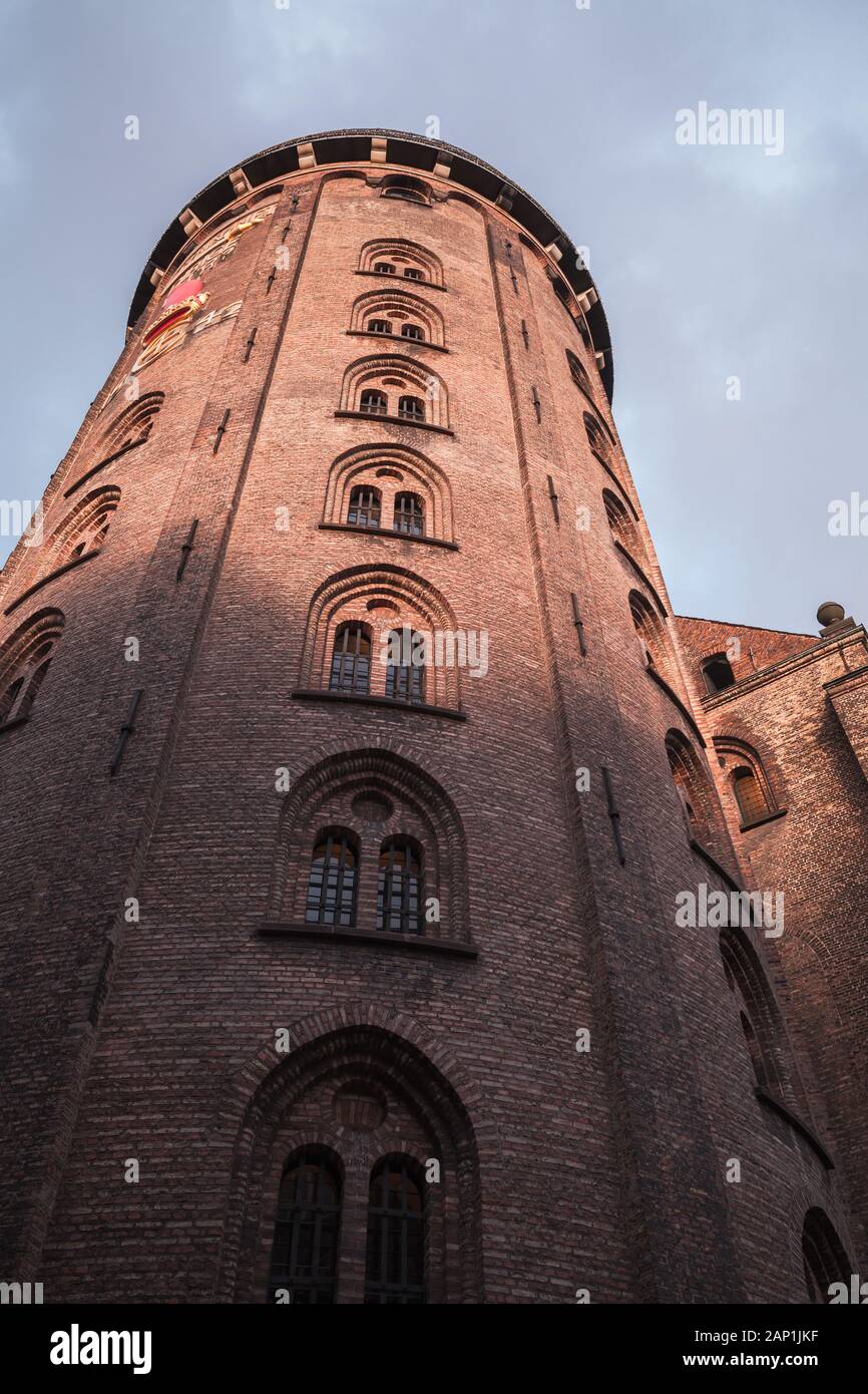Copenhague, Danemark - 10 décembre 2017 : l'extérieur de l'Rundetaarn, ou la tour ronde. C'est un 17e siècle tower situé à Copenhague. L'un des Banque D'Images