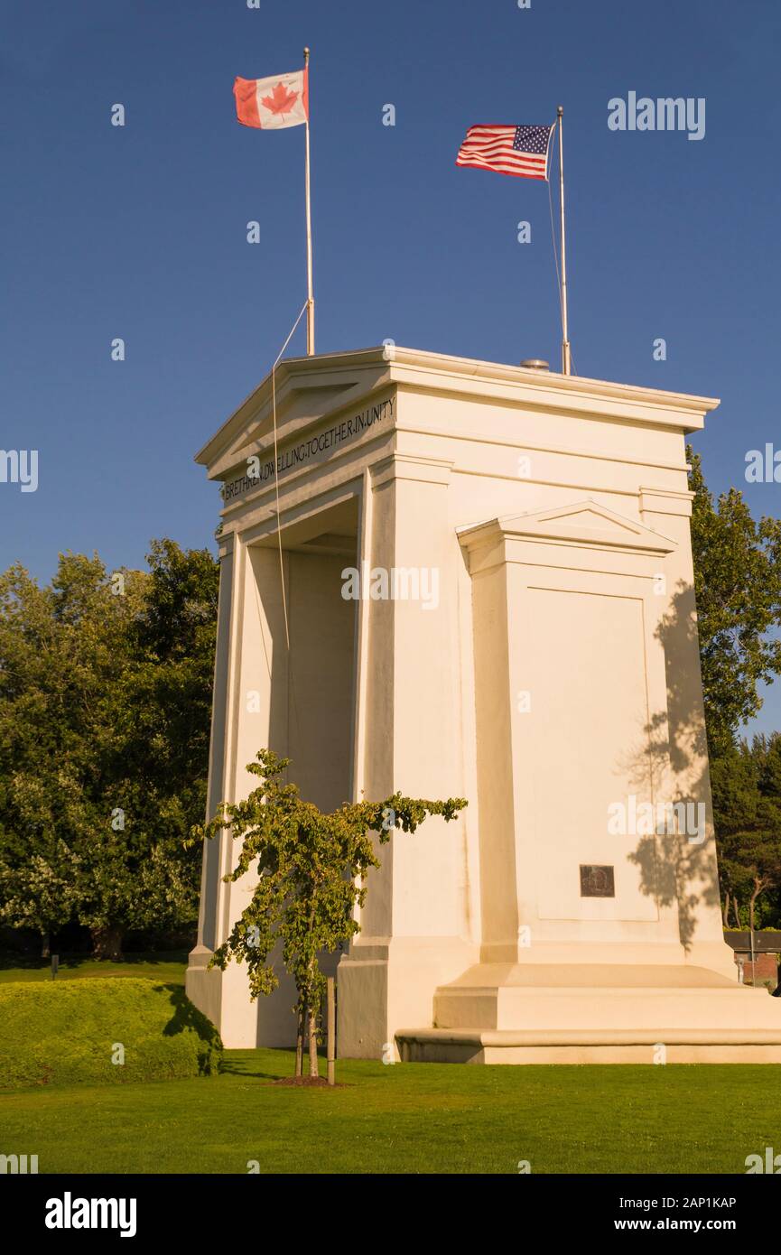 Surrey (Colombie-Britannique), Canada. Arche de paix. Arche triomphale dédiée aux héros du Canada et des États-Unis, située à la frontière Canada-États-Unis. Banque D'Images