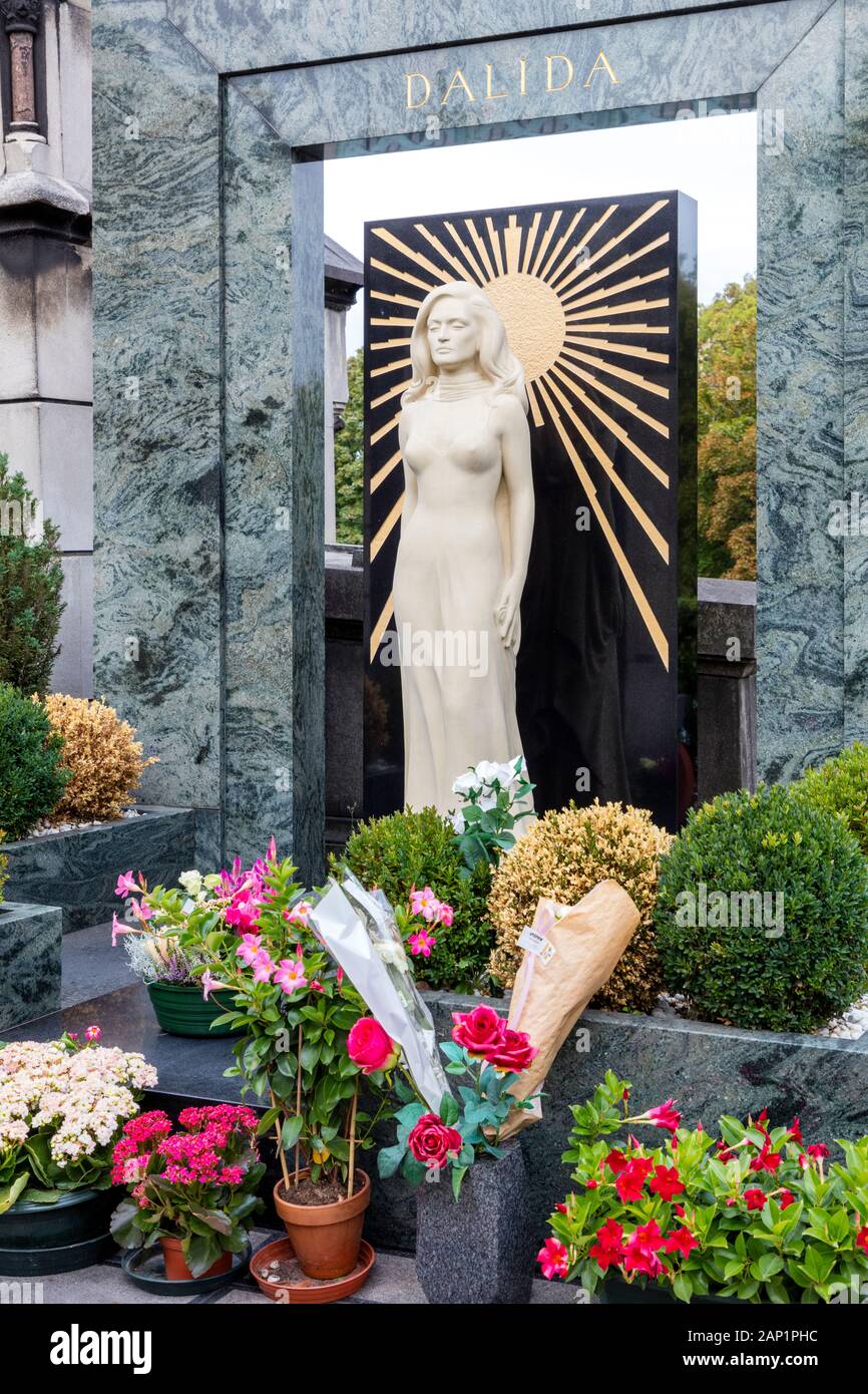 Tombe et mémorial de l'actrice et chanteuse Dalida (1933-1987) Yolande Gigliotti à Montmartre, Paris, France Banque D'Images