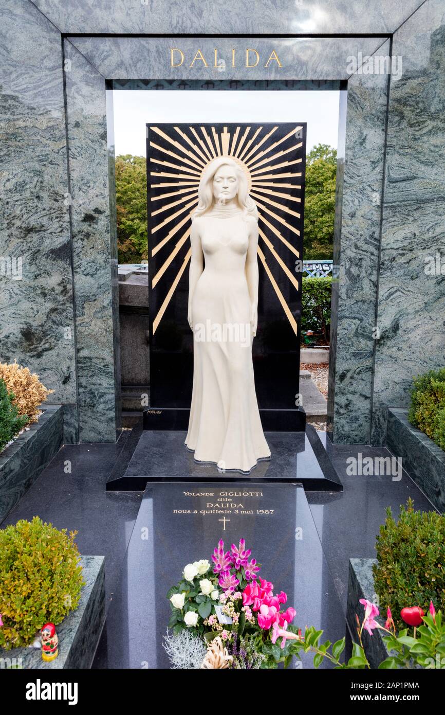 Tombe et mémorial de l'actrice et chanteuse Dalida (1933-1987) Yolande Gigliotti à Montmartre, Paris, France Banque D'Images