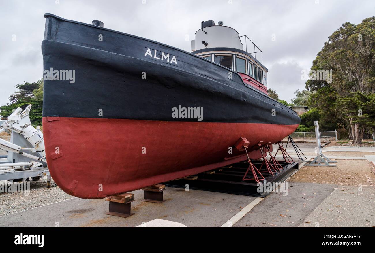 Le remorqueur Alma est exposé au Morro Bay Maritime Museum sur la côte californienne Banque D'Images