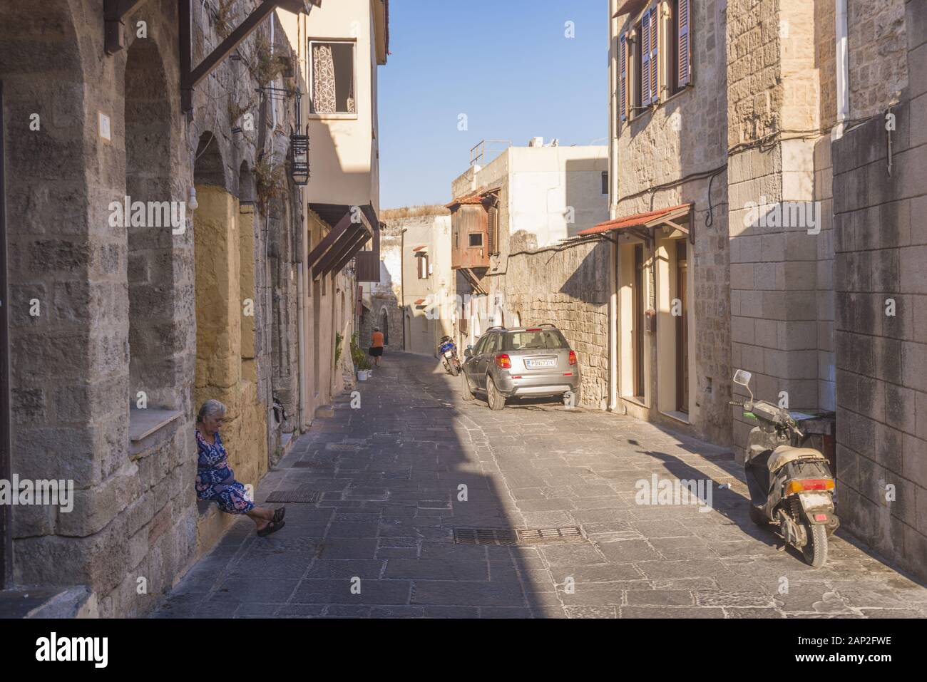 Paysage urbain de l'intérieur des fortifications de la ville médiévale de Rhodes. Banque D'Images