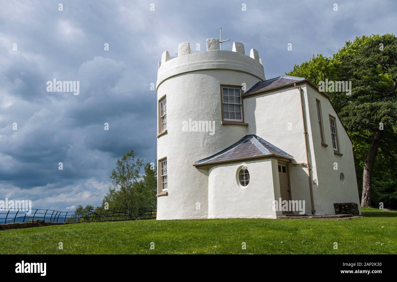 Le Kymin et la Roundhouse à son sommet surplombant Monmouth, à environ 800 pieds en dessous Banque D'Images