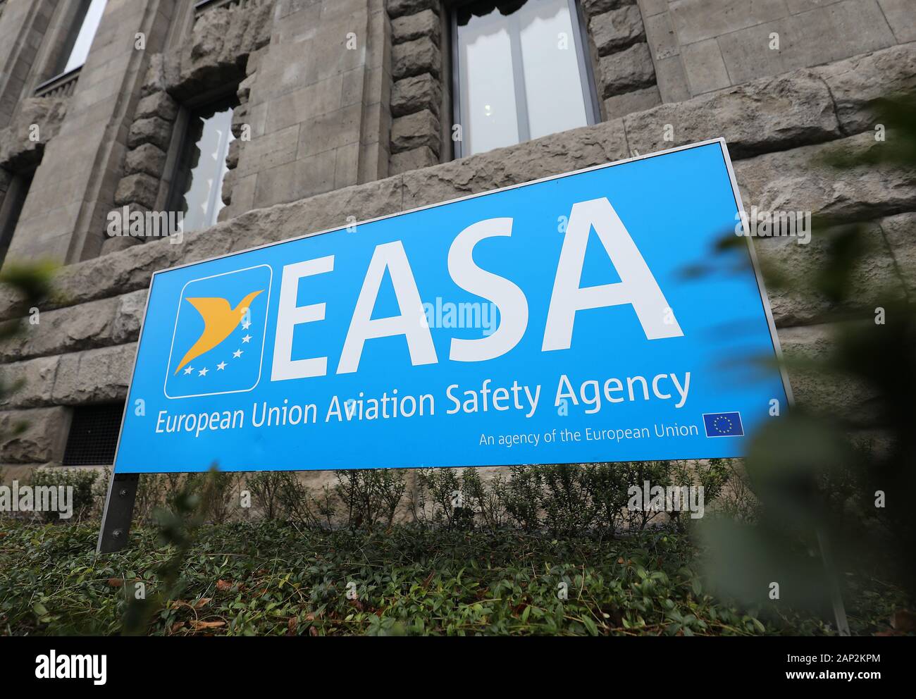 20 janvier 2020, Berlin, Cologne : le signe de l'Union européenne de la sécurité aérienne (AESA) AESA est l'Union européenne de la sécurité aérienne de l'autorité responsable de l'aviation civile. Photo : Oliver Berg/dpa Banque D'Images