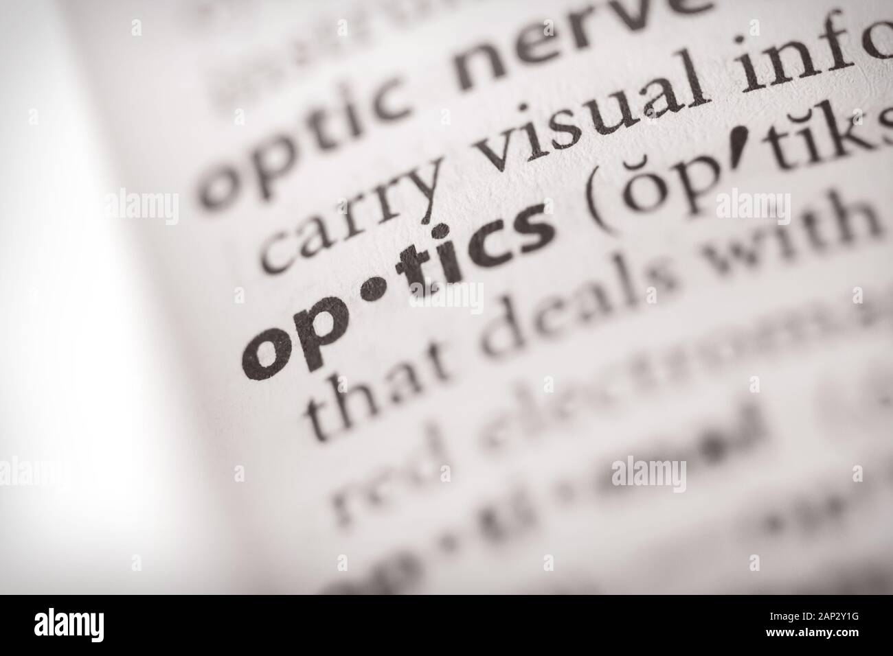 Focalisation sélective sur le mot optique. Beaucoup plus de photos de mots dans mon portefeuille. Banque D'Images