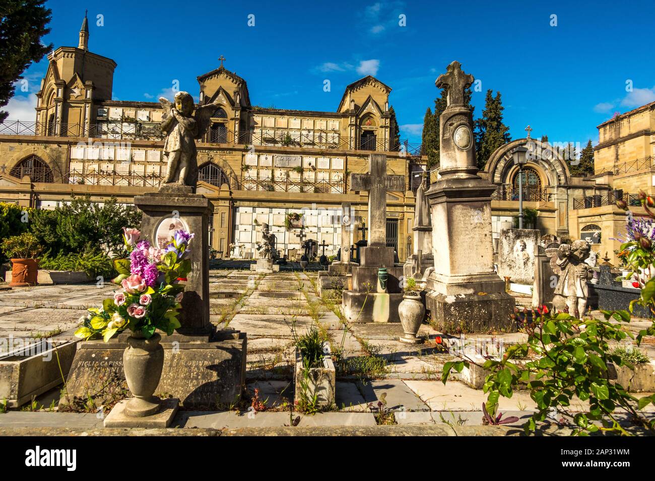 Des tombes dans le cimetière de la Basilique di San Miniato al Monte, Florence, Toscane, Italie Banque D'Images