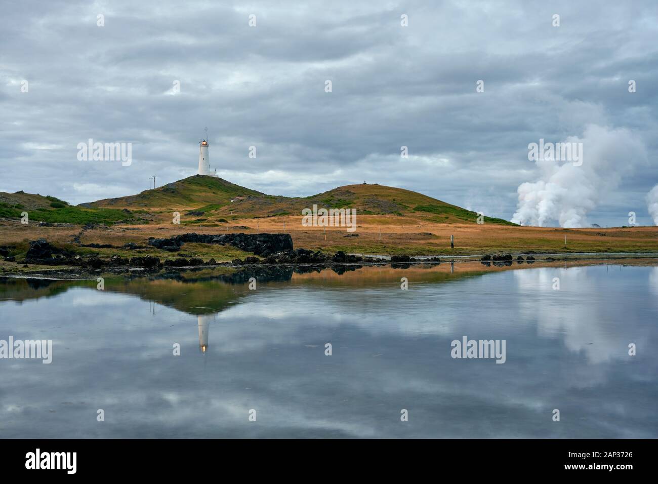 Paysage pittoresque de mer calme et de travail sur le mont Beacon dans jour nuageux Banque D'Images