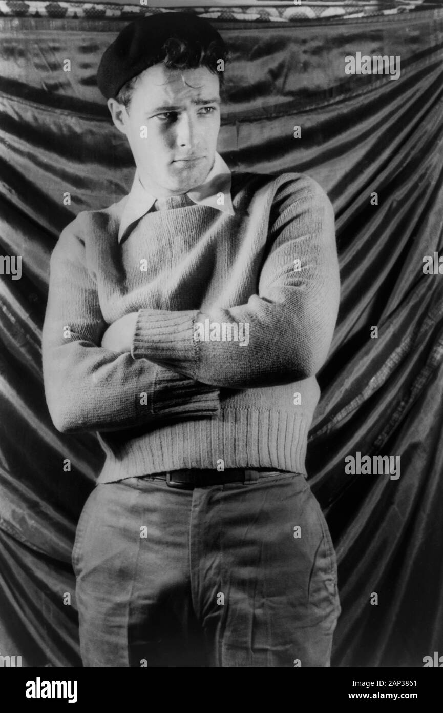 Marlon Brando, trois-quarts de la production de Broadway au cours de portrait "Un tramway nommé désir", New York City, New York, USA, photo de Carl Van Vechten, Décembre 1948 Banque D'Images