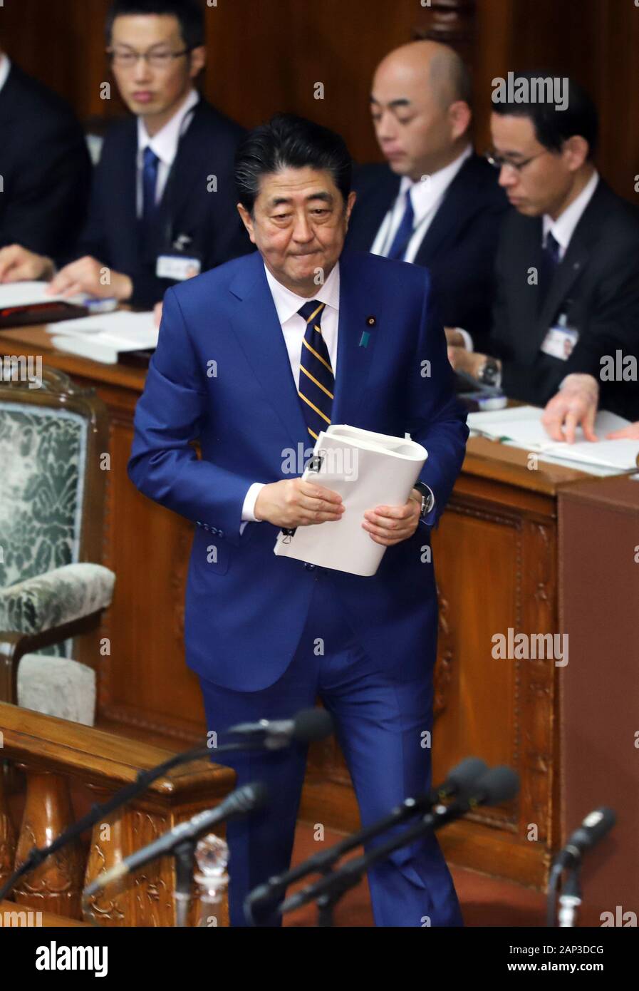 Tokyo, Japon. 20 Jan, 2020. Le Premier ministre japonais Shinzo Abe livre son discours de politique générale lors de la session plénière à la Diète nationale à Tokyo le lundi, Janvier 20, 2020. Le parlement japonais a convoqué pour un régime alimentaire ordinaire 150 jours de session. Credit : Yoshio Tsunoda/AFLO/Alamy Live News Banque D'Images