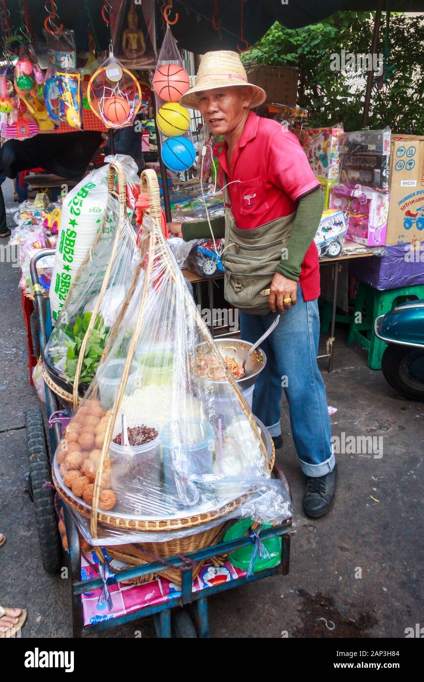 Bangkok, Thaïlande - 27 septembre 2016 : Street Food Vendor dans Chinatown. C'est le plus ancien salon de Bangkok. Banque D'Images