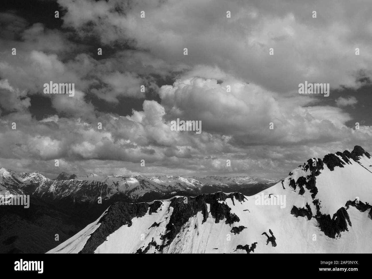 Station de ski des montagnes Rocheuses à Gorki gorod. La photographie noir et blanc Banque D'Images