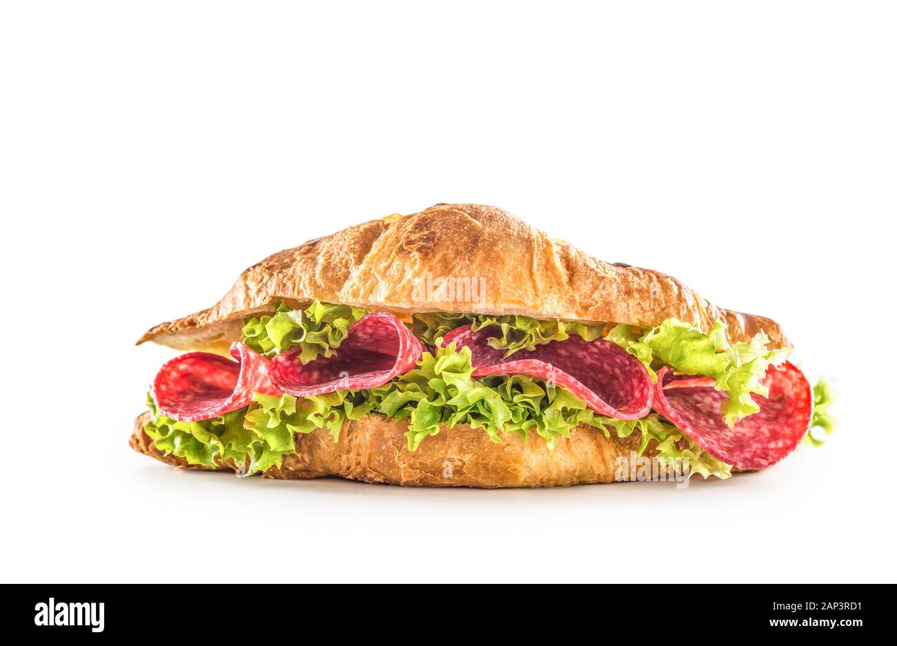 Croissant farci de salami et salade de laitue isolé sur fond blanc Banque D'Images