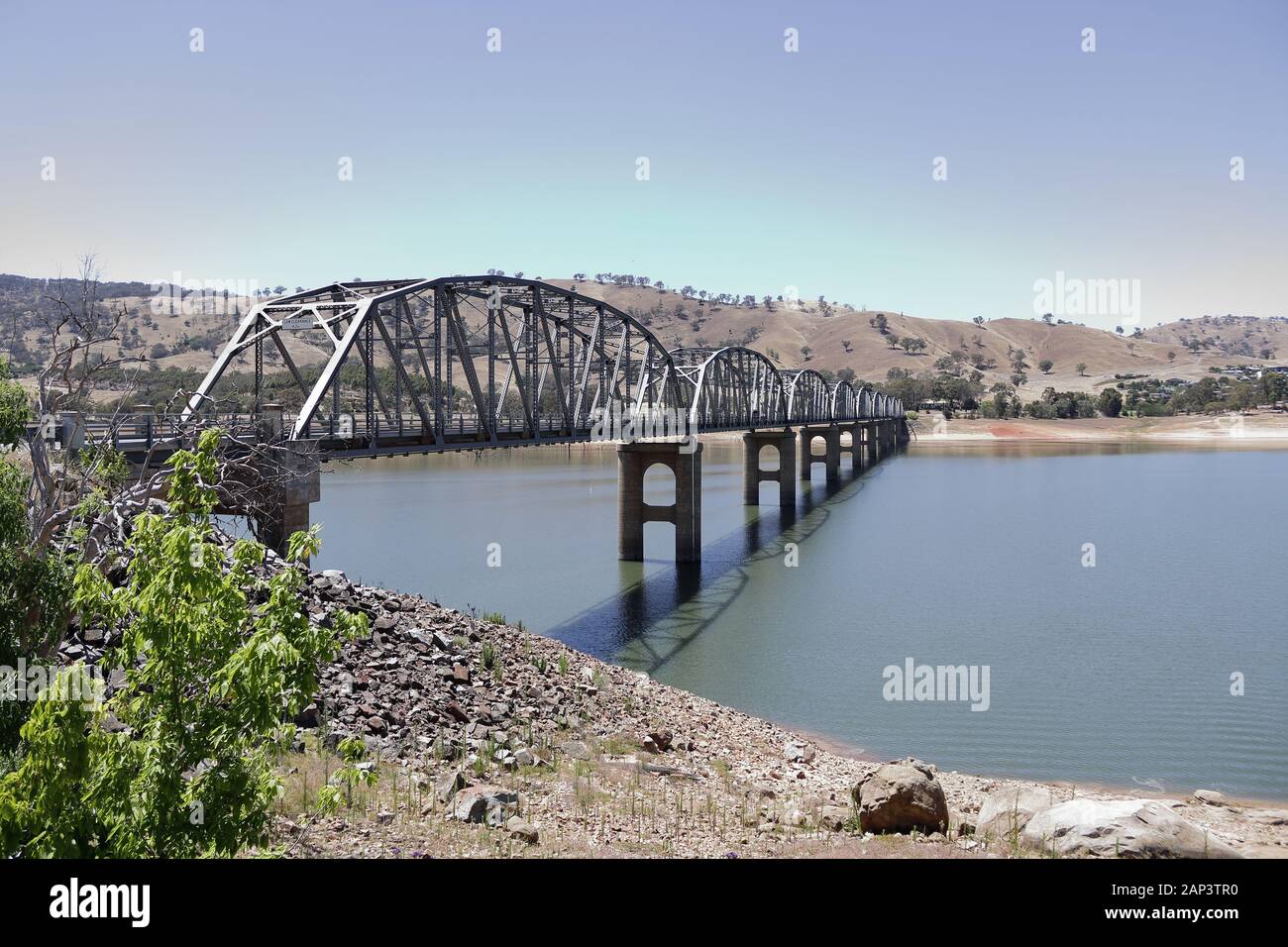 Pont de Bethanga traversant le lac Hume, frontière de Nouvelle-Galles du Sud et Victoria, Australie. Banque D'Images