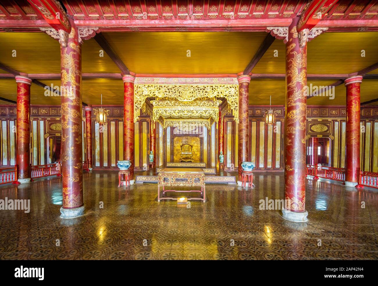 Salle du trône à l'Imperial Palace, Hue, Vietnam, Asie Banque D'Images