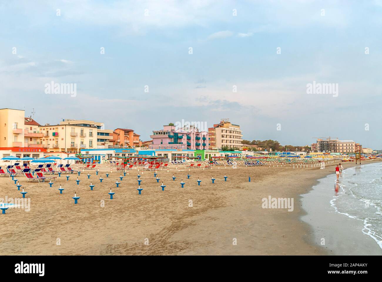 Vue sur la plage de Marina di portisco al Mare, à la côte de l'Emilie Romagne, au nord-est de l'Italie. Banque D'Images