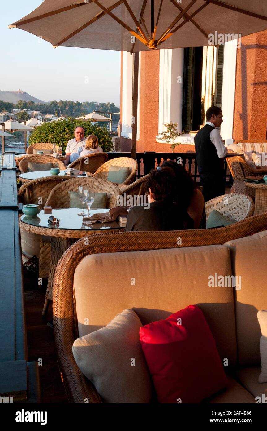 Le Sofitel Legend Old Cataract Hotel, récemment rénové, se trouve au premier Cataract sur le Nil à Assouan, en Egypte Banque D'Images