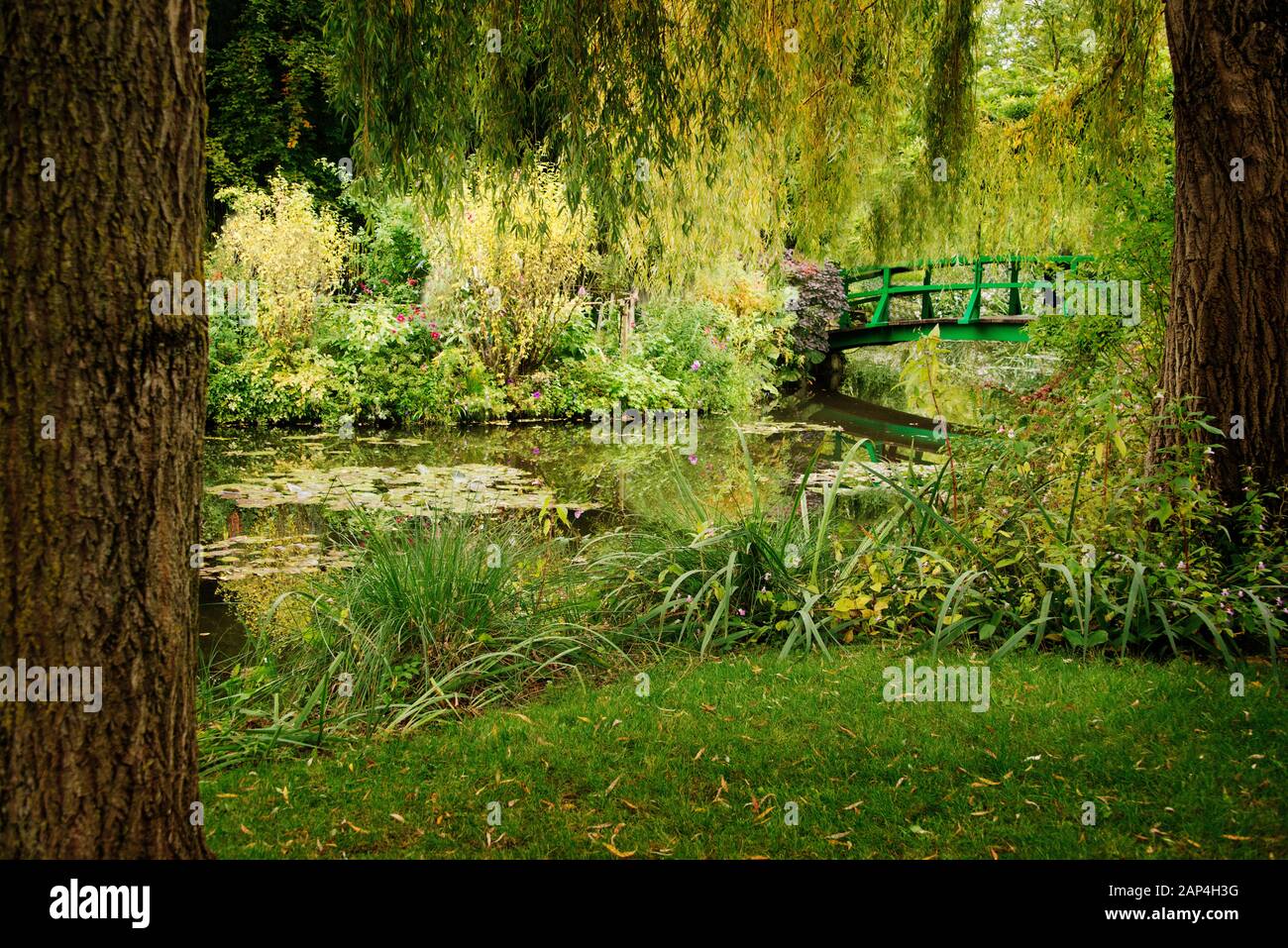 Claude Monet Jardin Giverny Jardin Aquatique Et Lily Pond En Automne Banque D'Images