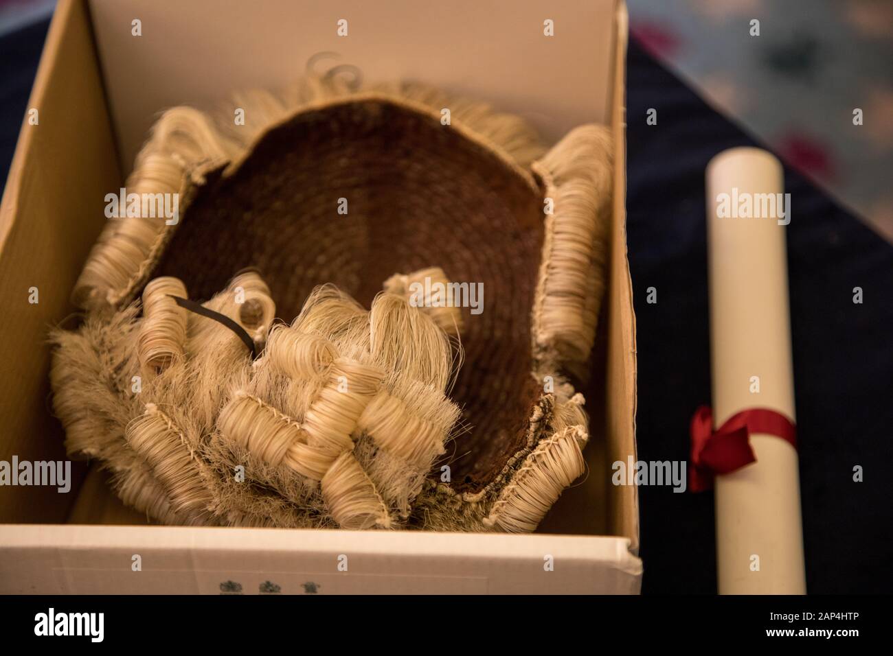 Perruque comme portés par certains juges et avocats en Angleterre et au Pays de Galles, également connu sous le nom d'une perruque. Cette photo a été prise lors d'une cérémonie de fin de séance photo. Banque D'Images