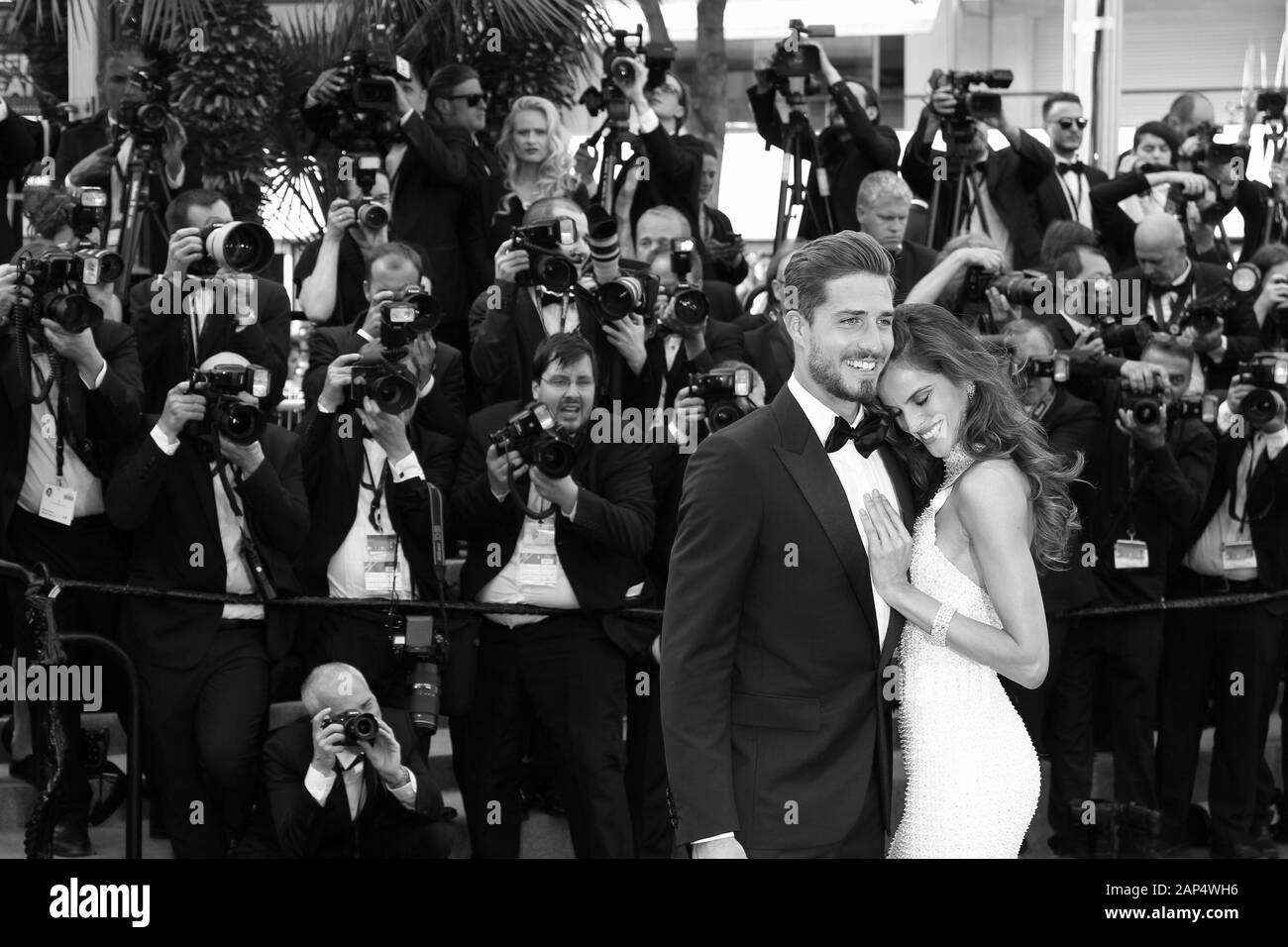 Kevin Trapp et Izabel Goulart assister à l'assassinat d'un Cerf sacré le dépistage au cours de la 70e assemblée annuelle du Festival du Film de Cannes au Palais des Festivals le 22 mai 2017 à Cannes, France. Banque D'Images