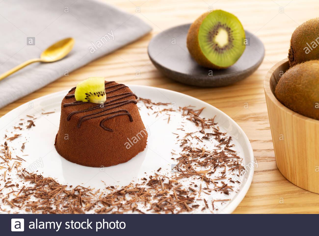 Chocolate Fondant Kiwi Fruit Dessert Banque D Image Et Photos Alamy