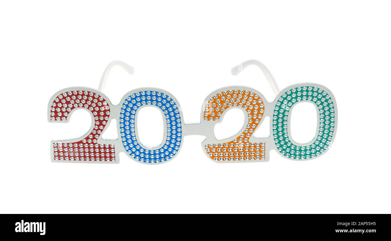 2020 texte avec les lunettes pour le Nouvel An saint Sylvestre sur fond blanc Banque D'Images