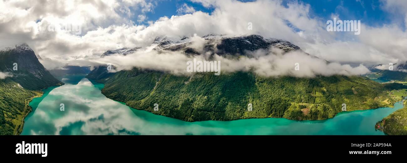 Panorama magnifique nature Norvège paysage naturel. lovatnet Lodal lake valley. Banque D'Images