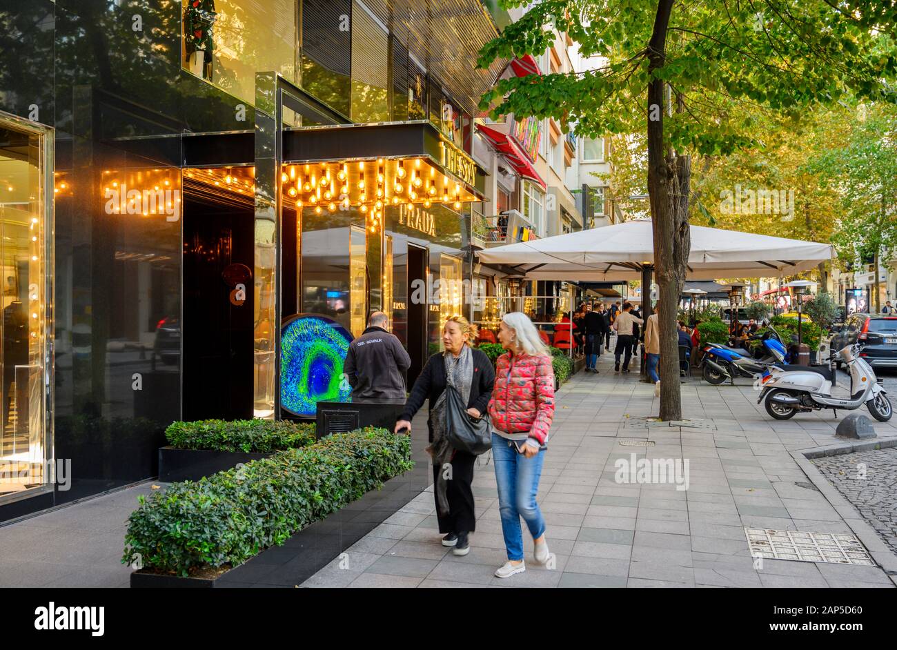 Sisli, Istanbul, Turquie, Abdi Ipekci Caddesi, Strassenszene Banque D'Images