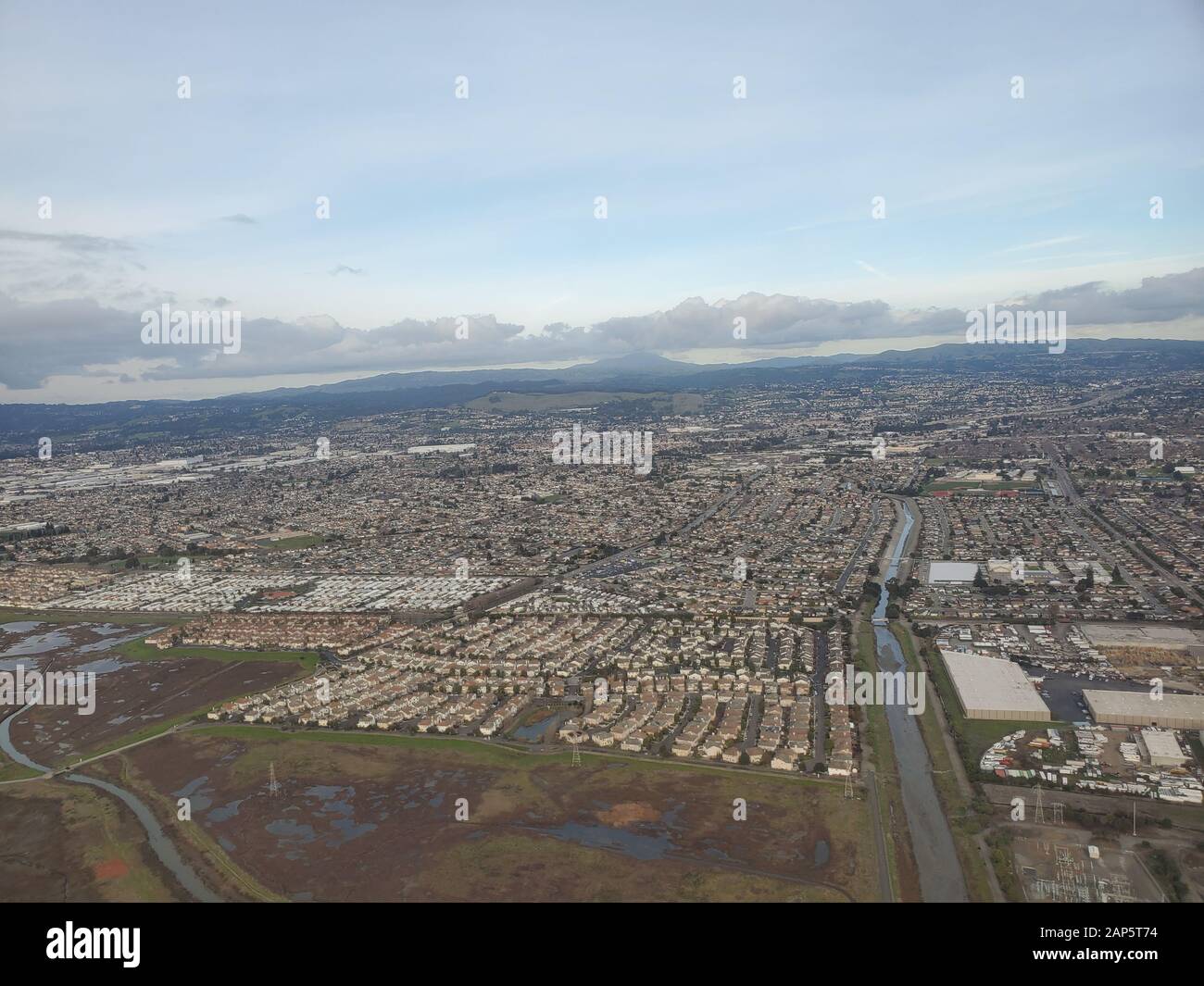 Heron Bay et des quartiers sont visibles dans une vue aérienne de la région de la baie est de la baie de San Francisco, San Leandro, Californie, 8 janvier 2020. () Banque D'Images