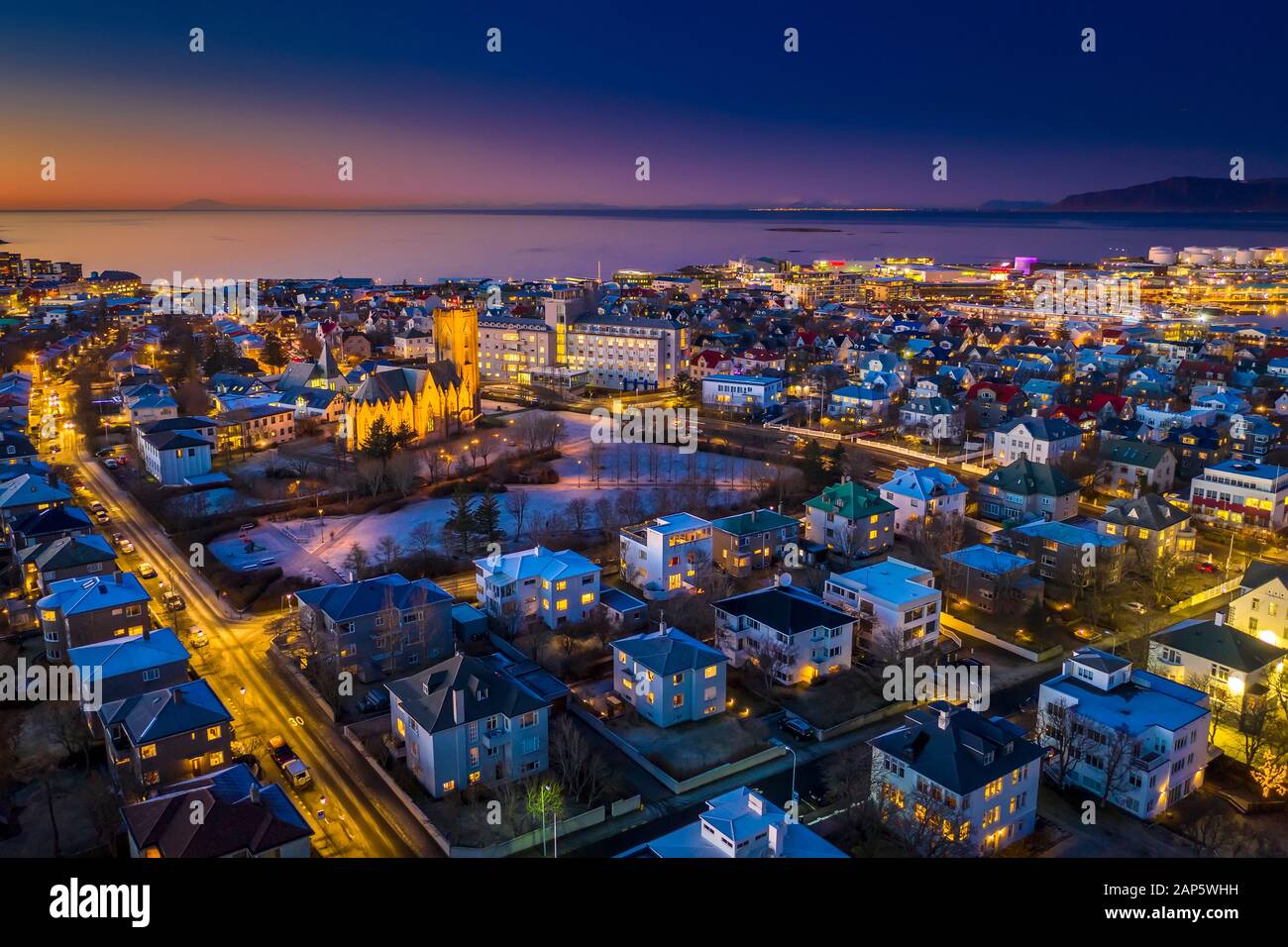 Crépuscule, Reykjavik, Islande. Cette image est tournée à l'aide d'un drone Banque D'Images