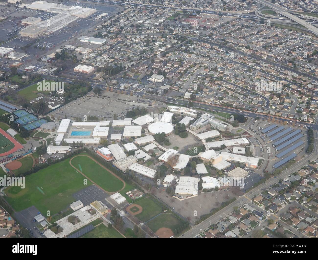 Campus de Chabot College est visible dans une vue aérienne de la région de la baie est de la baie de San Francisco, Hayward, Californie, 8 janvier 2020. () Banque D'Images