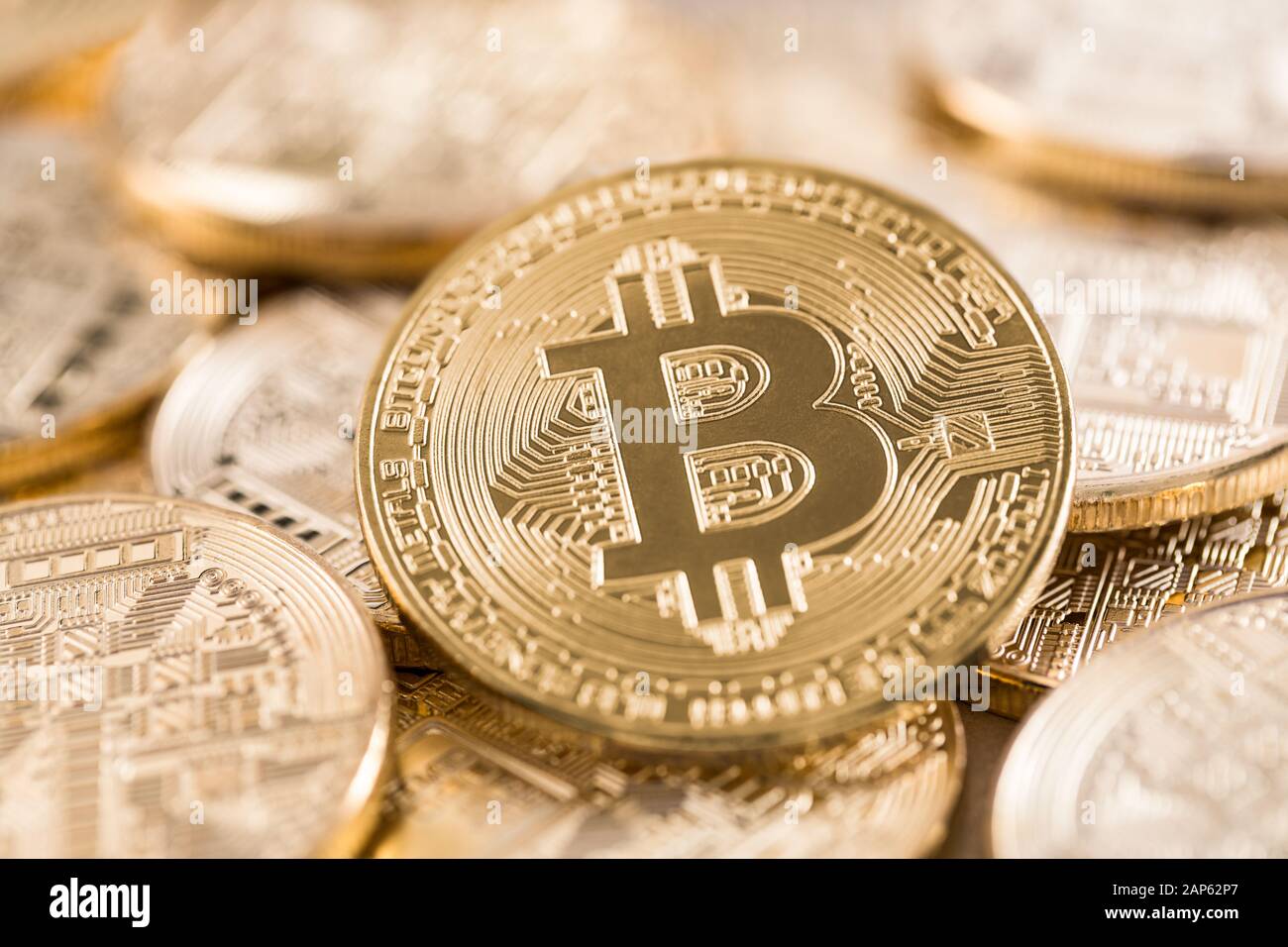 Pièce d'or de Bitcoin. Concept Cryptocurrency. Arrière-plan de monnaie virtuelle. Banque D'Images