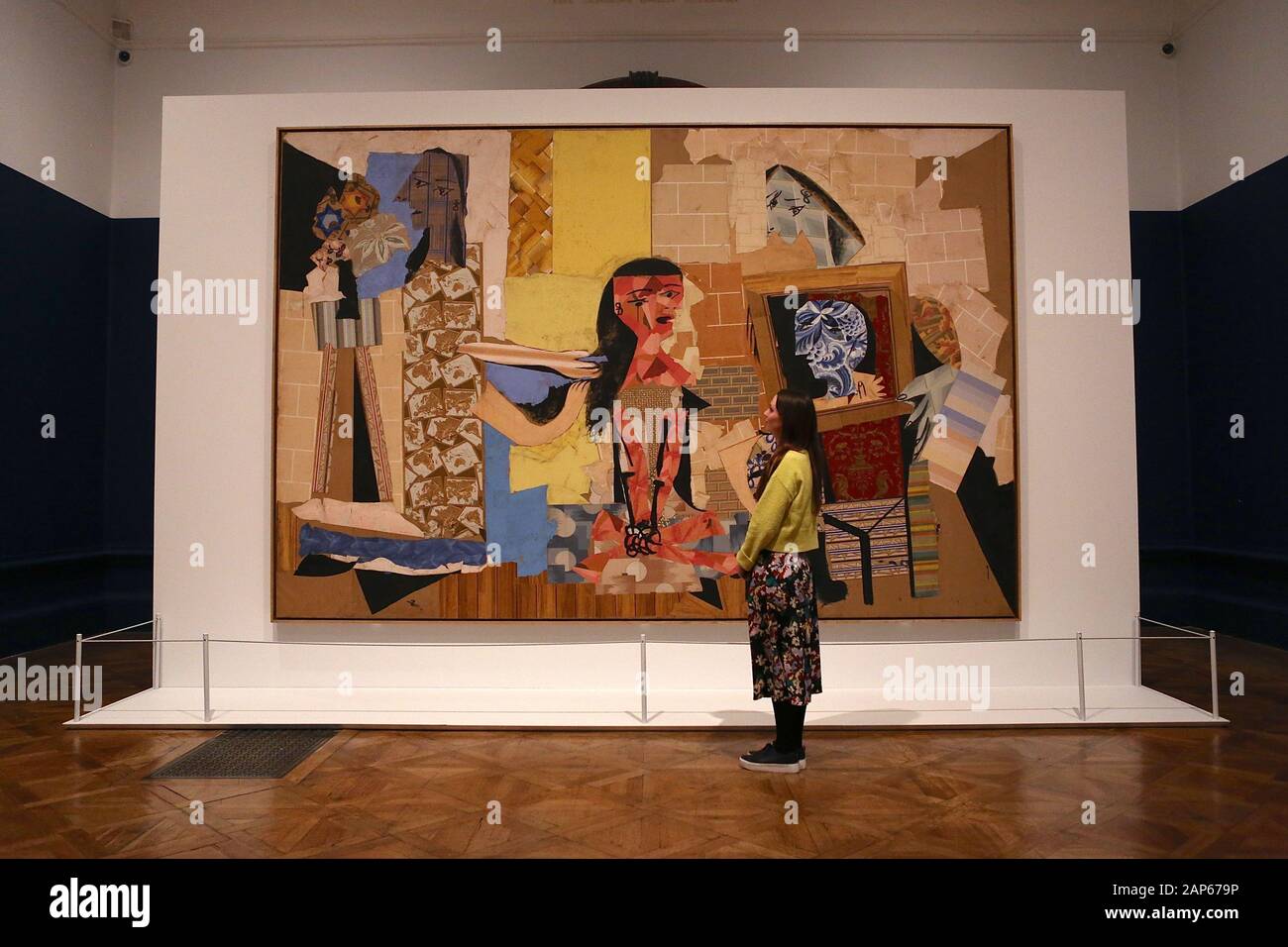 Bringin réuni plus de 300 œuvres et englobant l'ensemble de Picasso 80 ans de carrière , ce ground breaking exposition porte sur la myriade de façons dont l'artiste a travaillé .Pablo Picasso a travaillé dans une variété de médiums . Son engagement prolongé a connu une croissance de la profonde reconnaissance de l'artiste le monde physique et son désir de manipuler différents matériaux . Faits saillants : Femmes un leur toilette un extraordinaire collage de coupé et collé . Les dessins de Picasso : Self portrait et femme assise ( Dora)ils disposent avec la variété des techniques d'impression qu'il explore . Banque D'Images